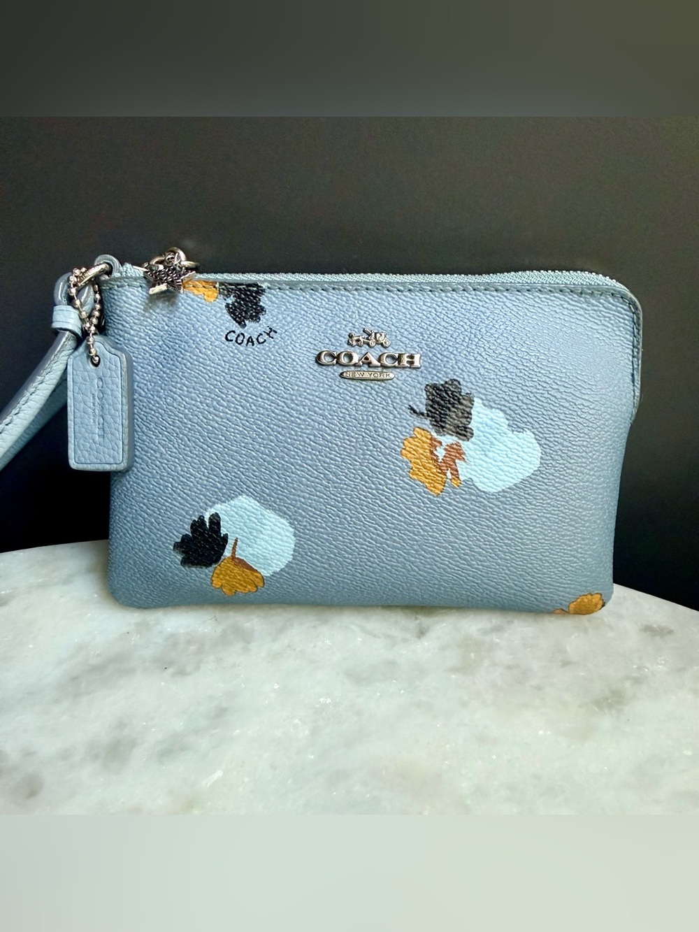 COACH Corner Zip Wristlet Blue Floral Pebbled Leather 
Rare Interior Story Patch